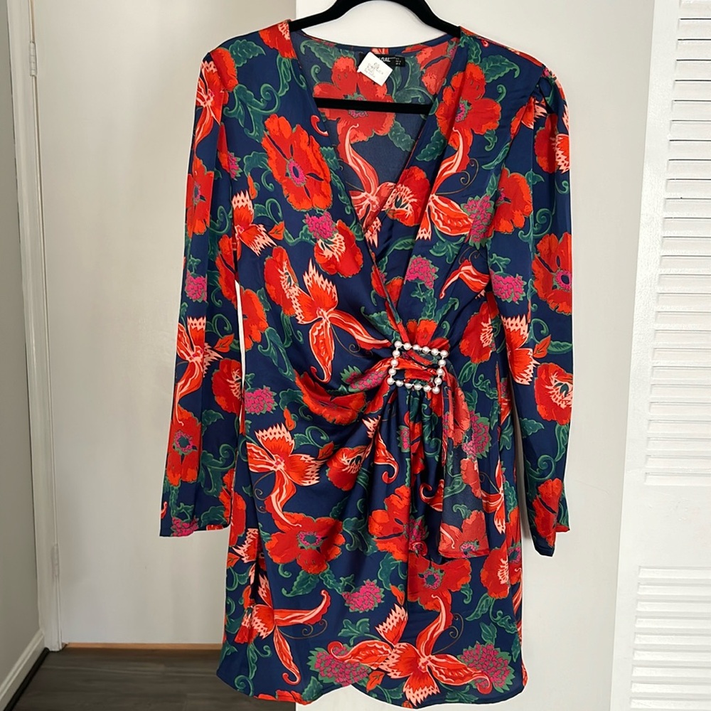 Floral dress with pearl side buckle